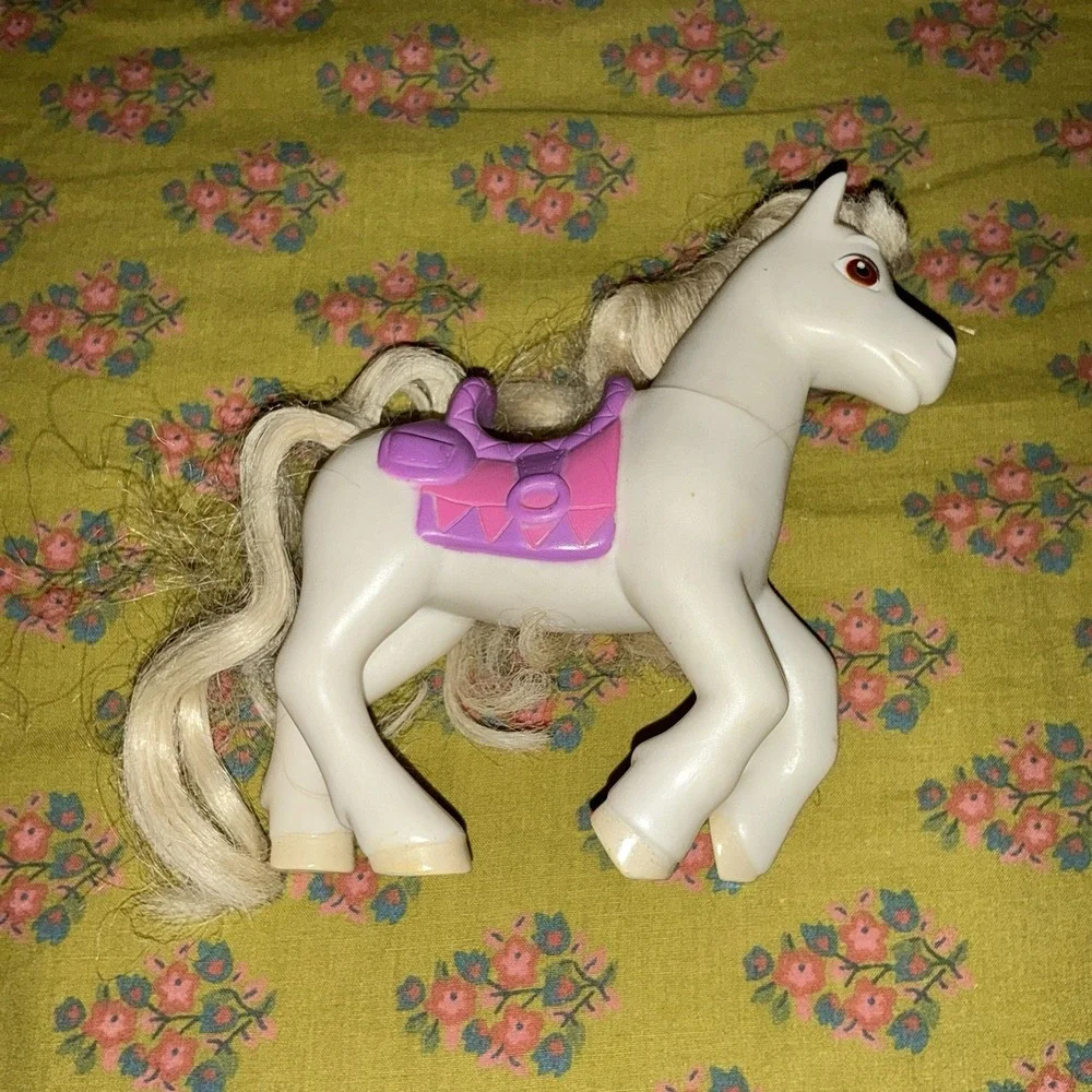 Fisher Price Loving Family Dollhouse White Pony Horse Pink Saddle 2006